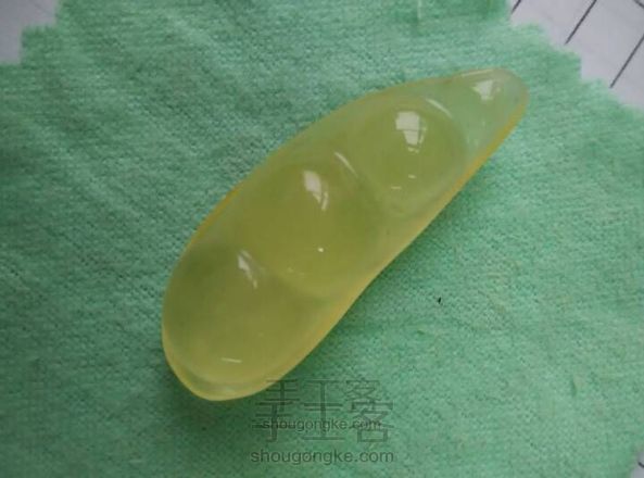 天然蜜蜡雕刻的四季福豆~