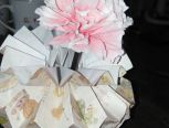 折纸花瓶与康乃馨