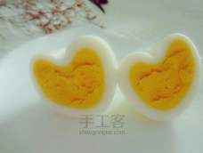 刘谦老师在春节某晚会上表演了将两枚鸡蛋组合成