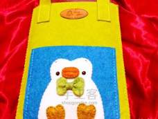 萌萌哒一款ipad手提袋，小企鹅的一些部位是立体的，前面小袋子可以放小物品，后面可以放手机，提着萌萌哒。