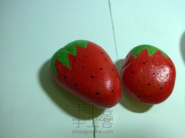 手绘石头小草莓，可爱噢~