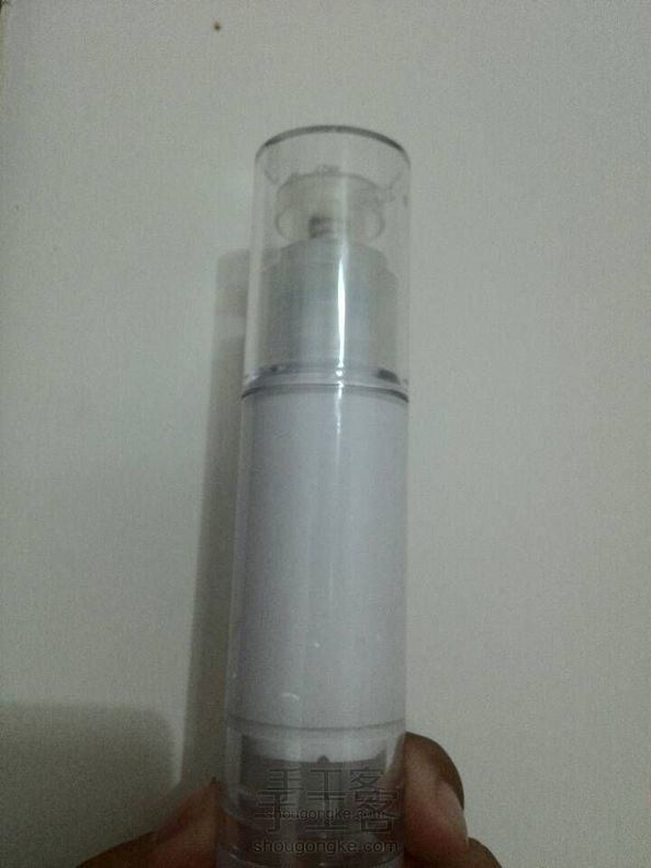 做一款护肤绝水,防尘,隔离紫外线的隔离霜