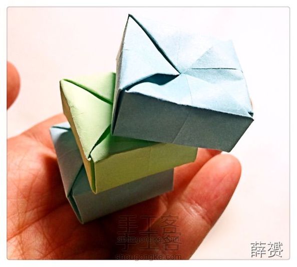 (纸盒系列四十八)一款正方形立体
盒子的折法