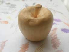 圣诞节马上到了，尝试用木头做个苹果，做的不好！