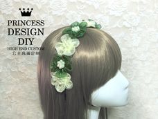【公主手作】森女范欧根纱山茶花环发箍【原创教程已发布】
优雅山茶花环,装扮美丽的花仙子头饰,也透露着一种小清新田园风~
制作起来比较费时费工~要穿许多花瓣~~耐心~耐心~
