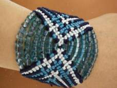 三种不同的蓝配上淡蓝色的珠子，我很喜欢的一条手链。