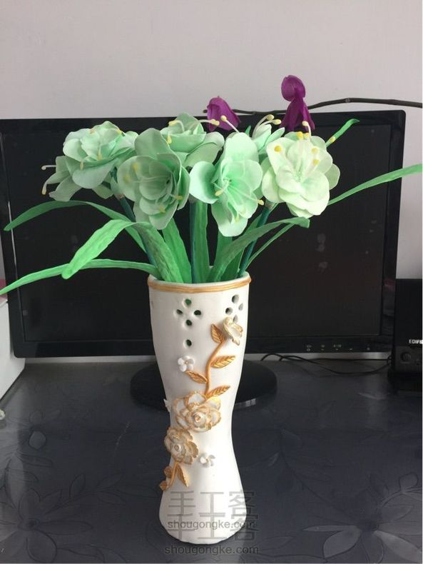 不知道是什么花,是按照绢花图片做的,可能是朱顶红的一种