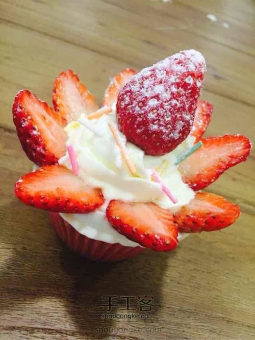 简单的美味——草莓奶油小蛋糕 第13步