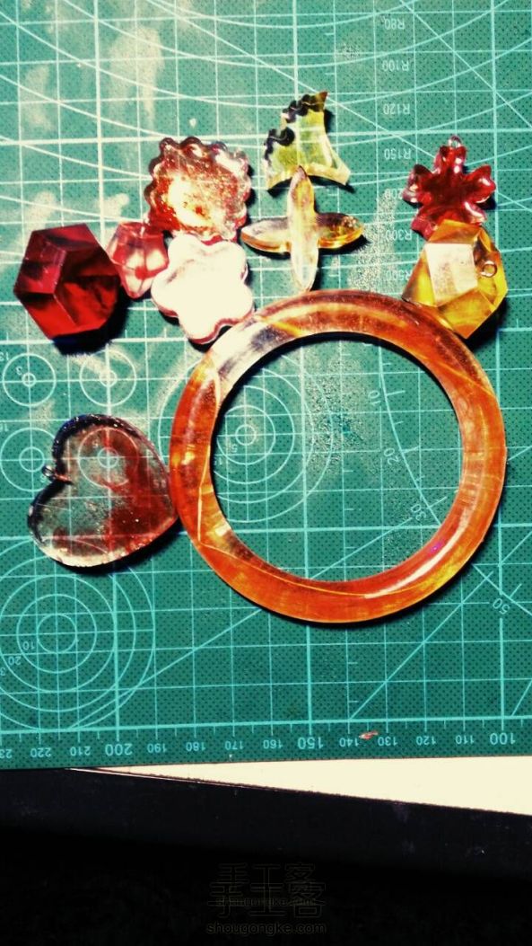滴胶手镯钻石各种各样的形状
