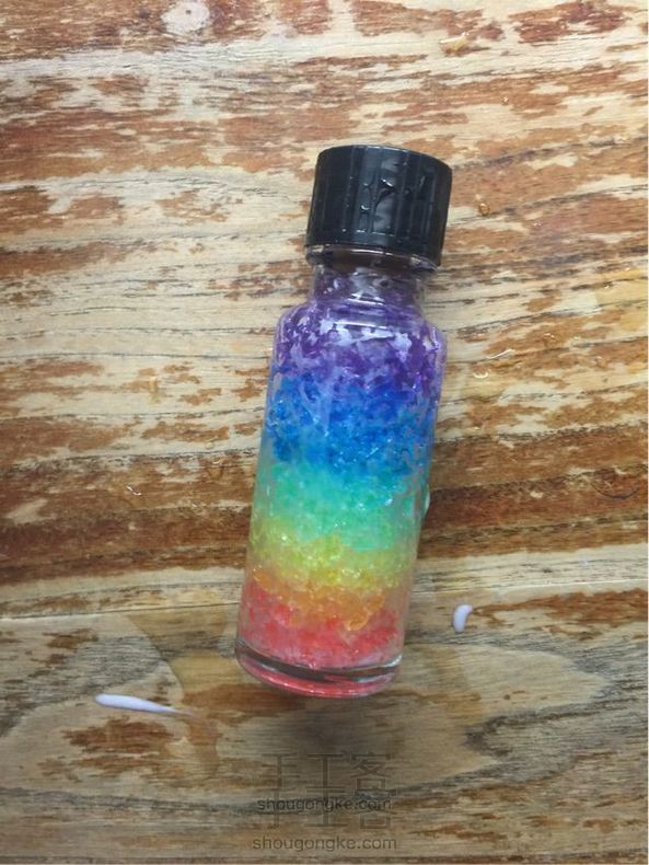 没有工具也能做美丽的彩虹瓶?