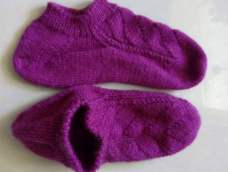 冬天织一双毛袜、穿这暖暖的、贴心、有爱意！