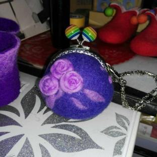 简单做紫色小花零钱包，不用麻烦网布包羊毛