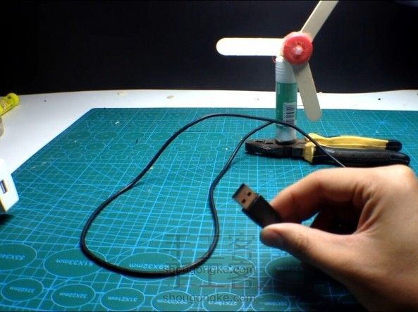  如何利用旧物改造USB便携迷你小电风扇