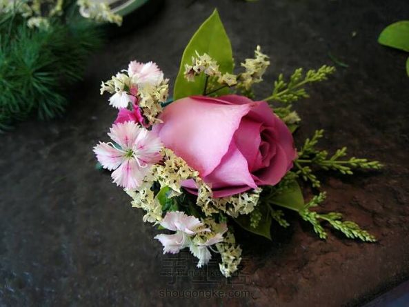 胸花 紫玫瑰