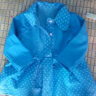 给宝宝做件牛仔布料的裙子