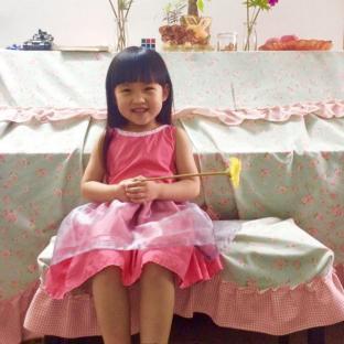 五歲小女孩的連衣裙