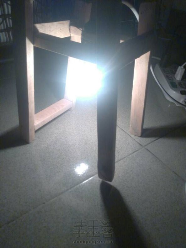 混了好多天手工客终于拿出第一个简单的木制台灯教程给大家！