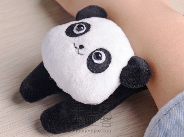 萌哒哒的熊猫手枕~~身在成都,怎么会不热爱熊猫