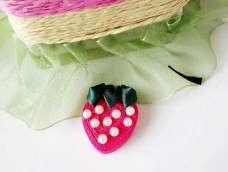 超级可爱的小草莓，可做发饰或胸针等装饰物