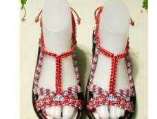 一双精美的中国结绳手编凉鞋，外网看到的，觉得挺不错的，与大家分享。