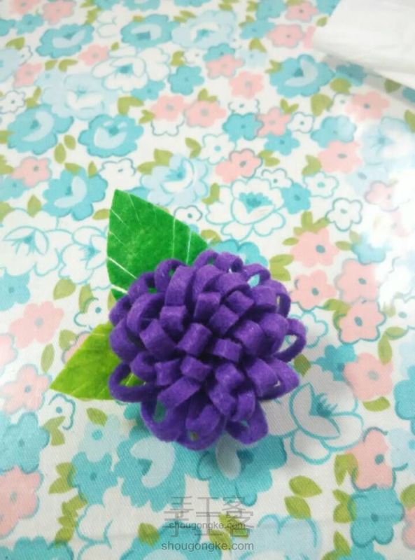 紫色不织布小花朵