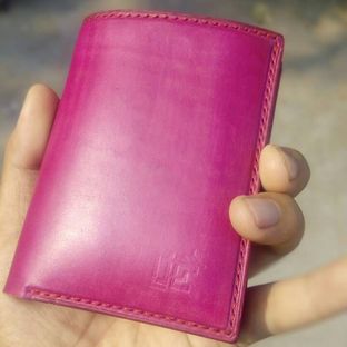 红色竖款短夹起鼓浅槽染色，封边打版测试