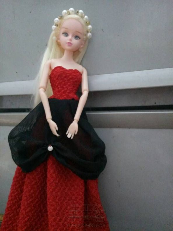 制作娃的红色裙子