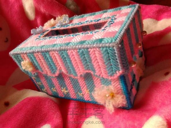 立体绣雏菊纸巾盒