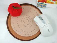 苹果代表着平平安安，所以也叫平安果！是时候给陪伴那么久的小鼠标换上亲手制作的红苹果鼠标垫了！