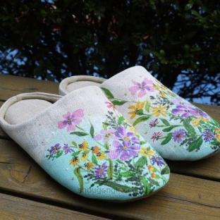 春天漫步花丛经典款手绘拖鞋