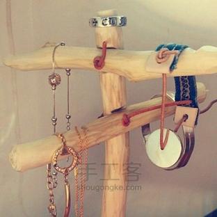 拾来的木料做一个首饰架