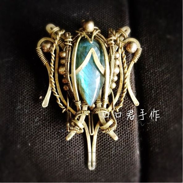 很容易的绕线拉长石吊坠