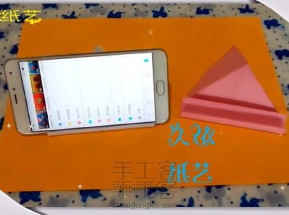 简单实用的手机支架,还可以调节手机倾斜度。