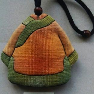 复古衣服钥匙包