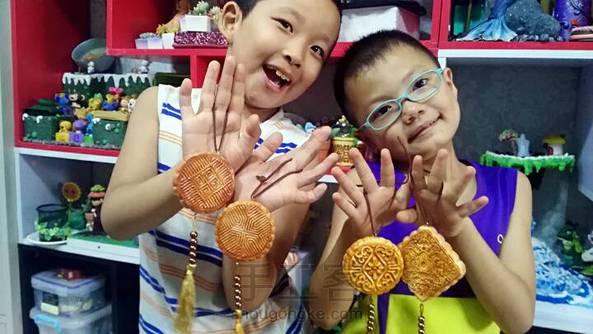 中秋做月饼挂墙上啦