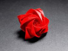 折纸教程：教你折出干净利落的卷心玫瑰