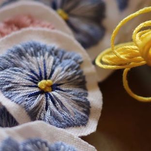 花熊猫手工教室-------三色堇刺绣小胸针