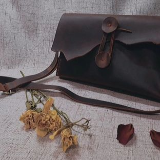 手工疯马皮信封包