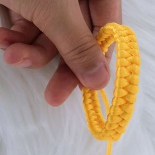 用一条线编一条手绳的三种方法，再也不用担心好看的线没用处了