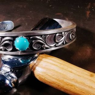 手工银饰唐草包镶手镯制作过程