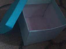 废日历做的礼物盒哦!