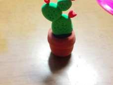 挺简单的,就是爱心我指甲有些长太小不好弄。。没找到指甲剪= =不过就这样吧~还是算完成啦~