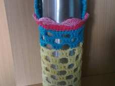 给大杯勾了一个杯套,这完全是一米一米的线头勾的呀,接线头和藏线头搞得我眼晕,改了好几次,终于满意^~^