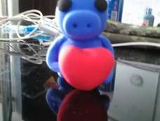 猪猪你抱个爱心，要把它送给谁啊？