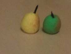 我是用轻粘土做的，也没用烤箱烤。（做的很不好）