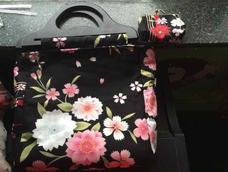 大花手拎包再配一个方形口金包,完美。