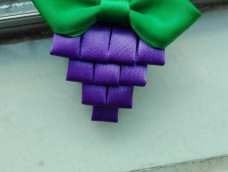 家里没螺纹的，就只有拿紫色跟绿色丝带了！
