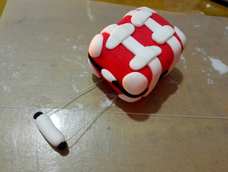 教主应该拍个背面图,我就是直接戳进去了,好丑,都烂了。轮胎那里看不太清楚,就弄了四个圆球。偷懒制作了。