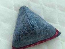 跟着教程学做了一个粽子零钱包,零钱有地方放了。