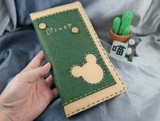 【宅猫猫·不织布系列·米奇长款钱包】前段时间去了香港迪士尼乐园,超级无敌童话,玩的都舍不得离开了~看了魔法书房剧场,萌萌的米奇和唐老鸭勾起了满满地童年回忆,刚好整理了个米奇长款钱包的教程,分享下~